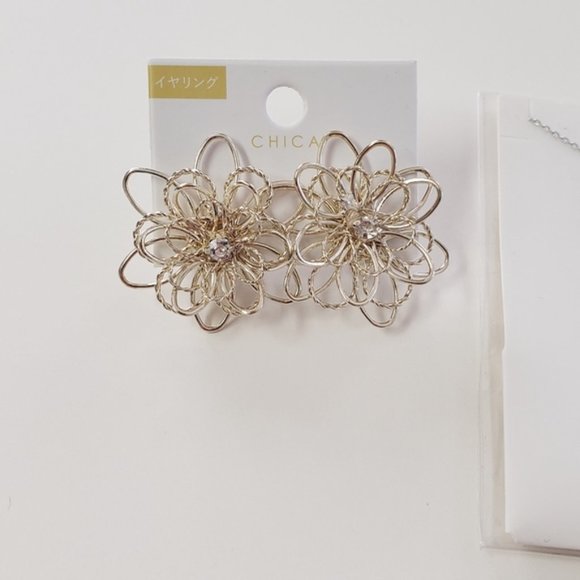 NWT Flower Cutout Earrings Horse Shoe Necklace - Picture 4 of 11